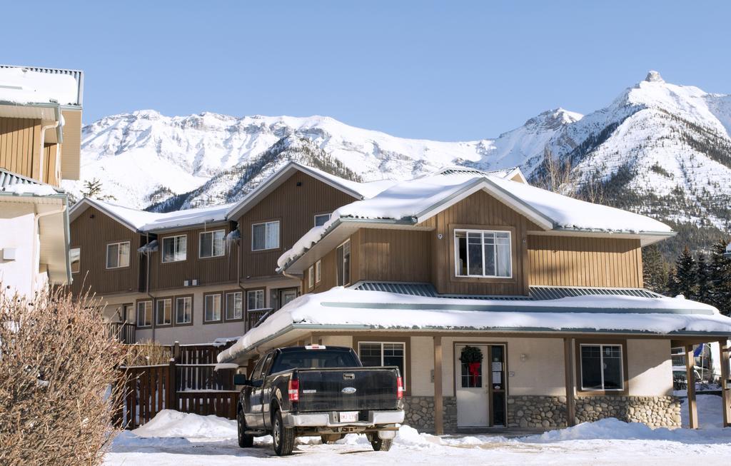Banff Boundary Lodge Canmore Exterior photo